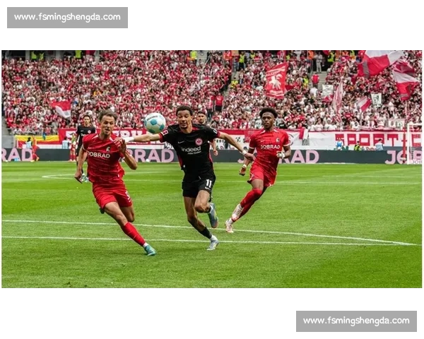 曼联 9 号位争夺战白热化!埃基蒂克成红魔利物浦切尔西三强猎物 曼联 9 号位争夺战白热化!埃基蒂克成红魔利物浦切尔西三强猎物