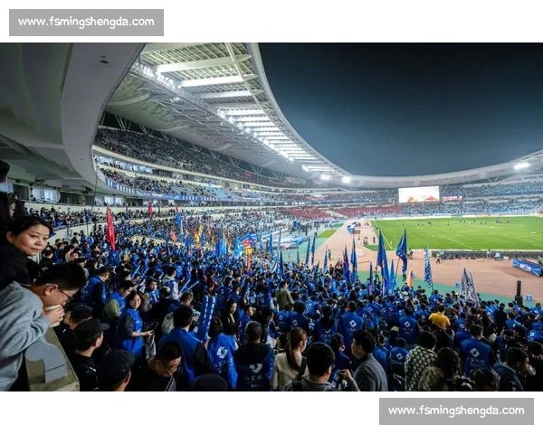 苏超球迷赛后 “最帅捡垃圾” 人走场净成文明标杆