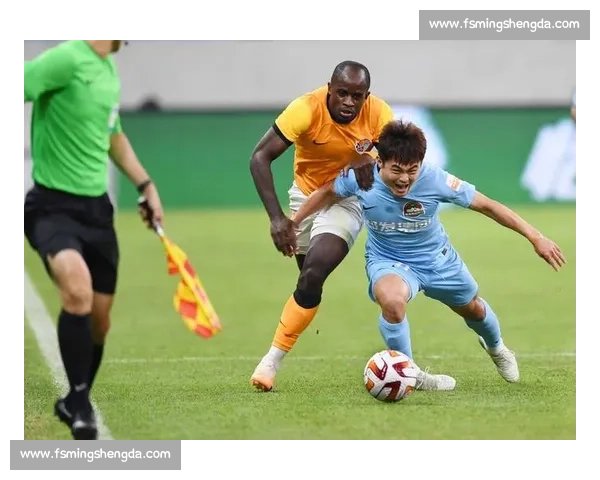 缝八针仍头球破门！黄紫昌带伤血战成铁汉